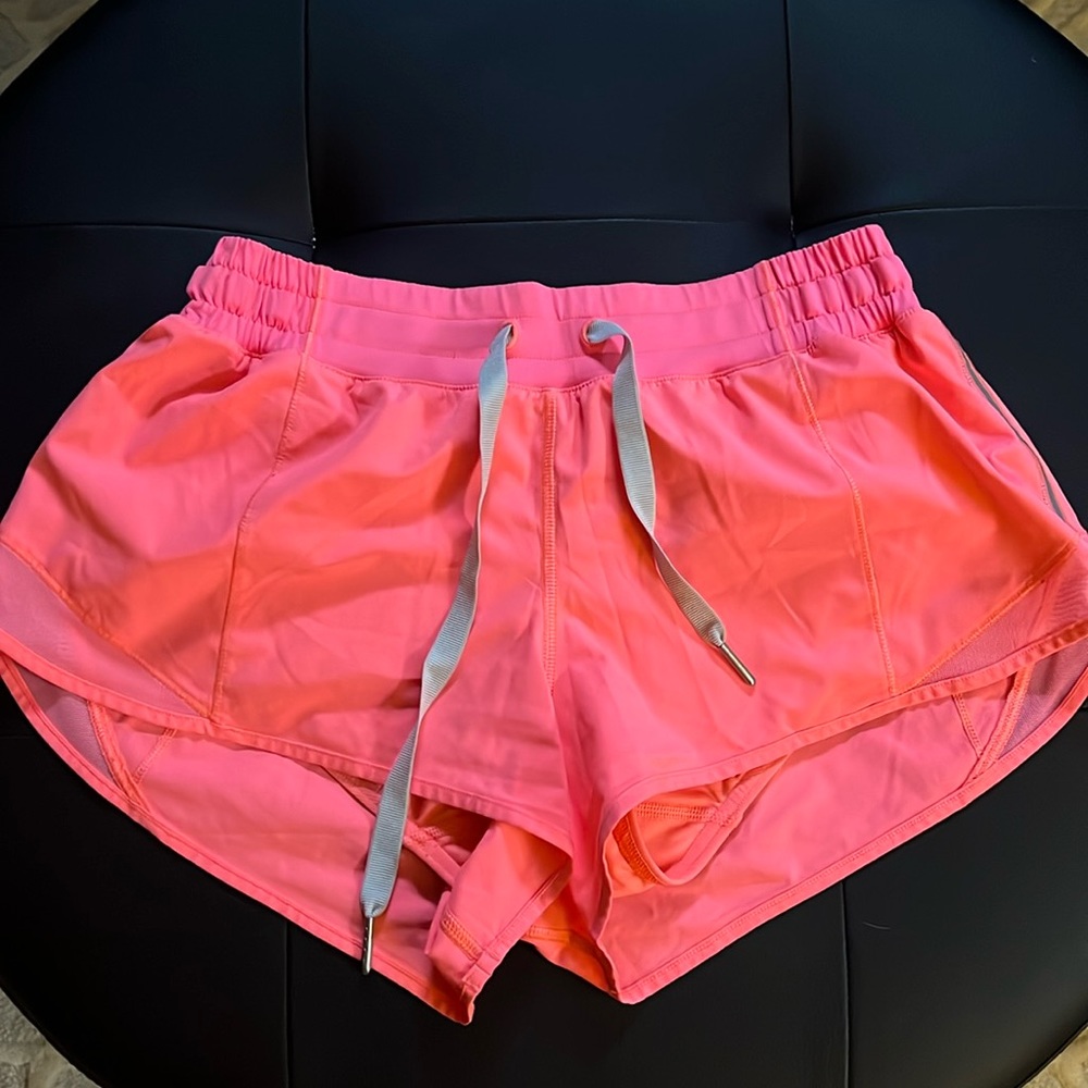 Women’s Lululemon Hotty Hot short 2.5”